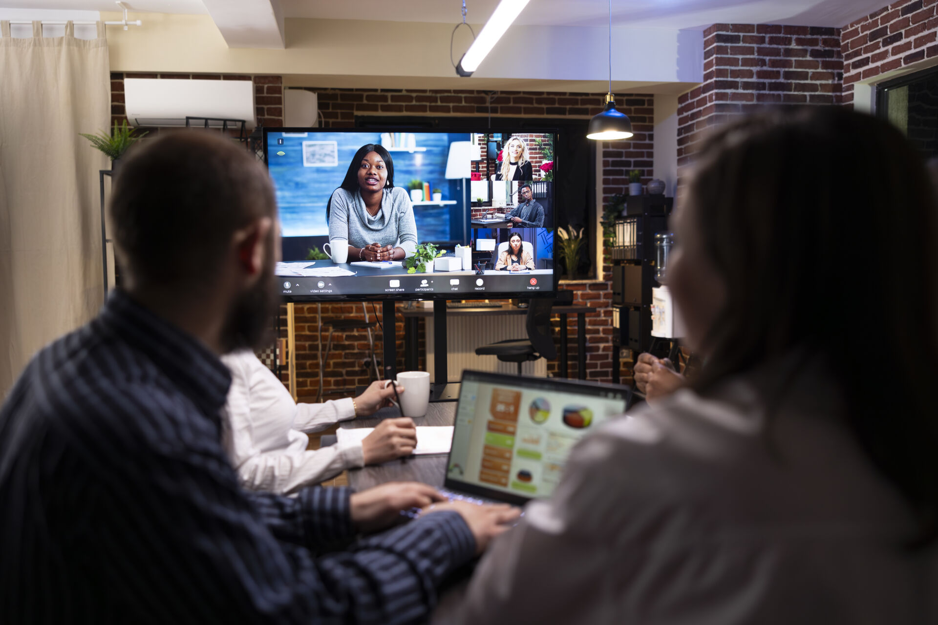 Seamless Video Conferencing for Modern Workplaces Video Conferencing Solutions